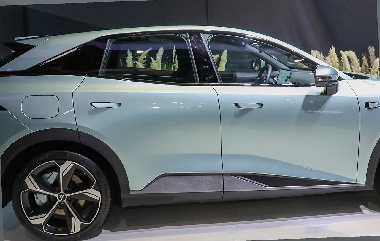 Deepal S07 exterior view 5