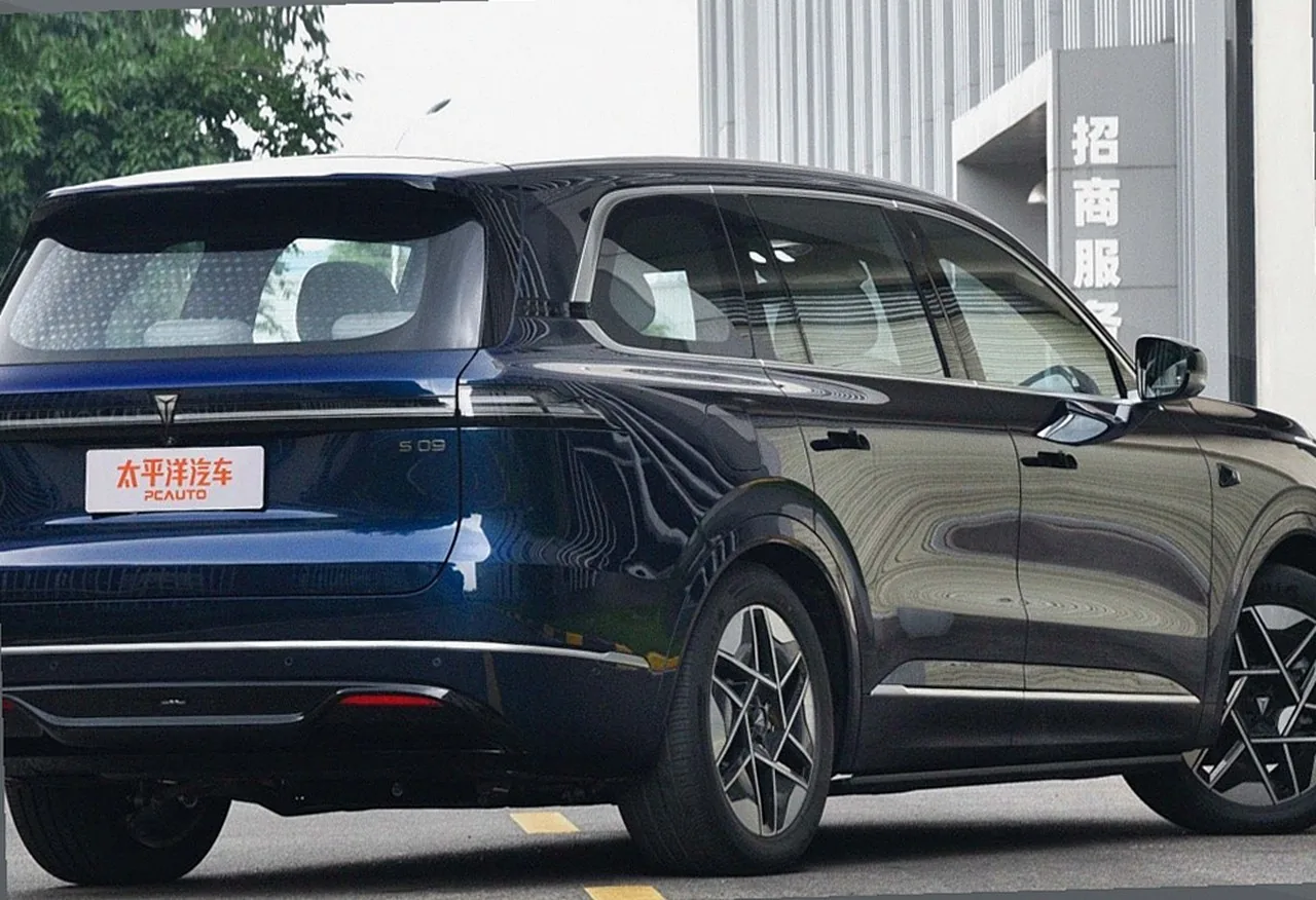 Deepal S09 exterior view 3