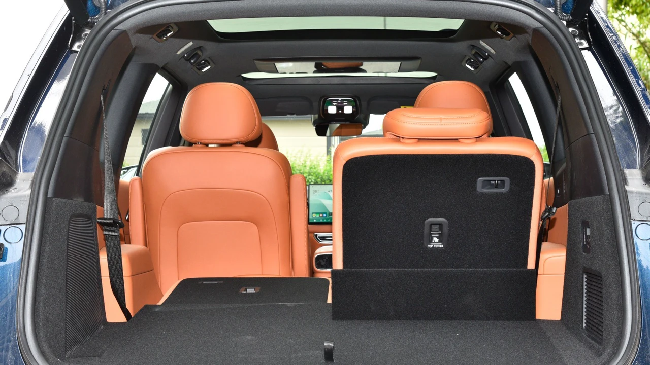 Deepal S09 cabin space 3