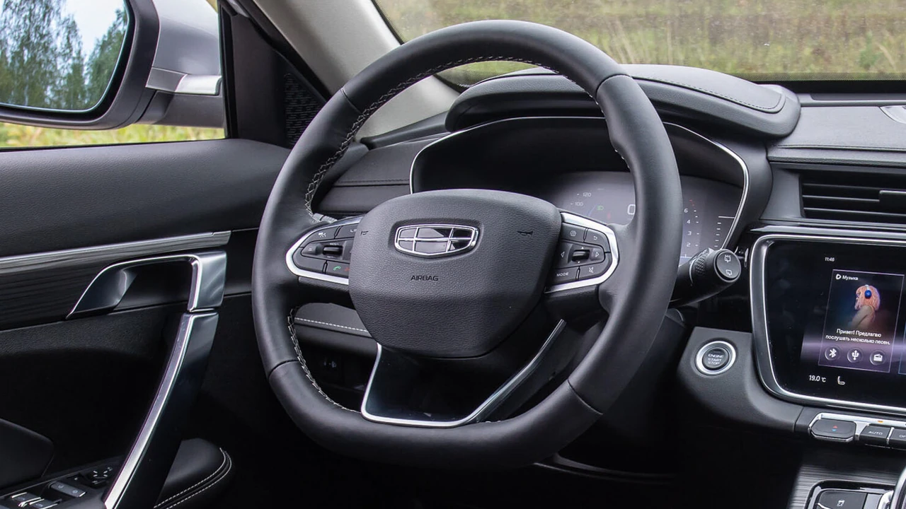 Geely Atlas cockpit detail 1