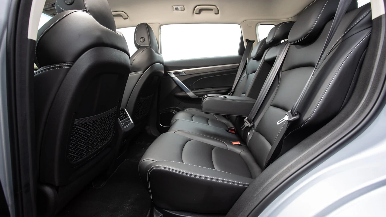 Geely Atlas cabin space 2