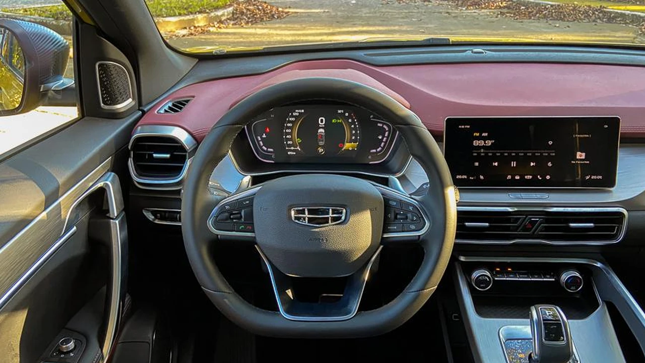 Geely Coolray cockpit detail 2