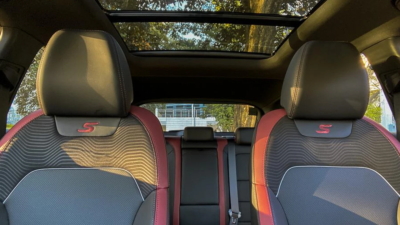 Geely Coolray cabin space 1